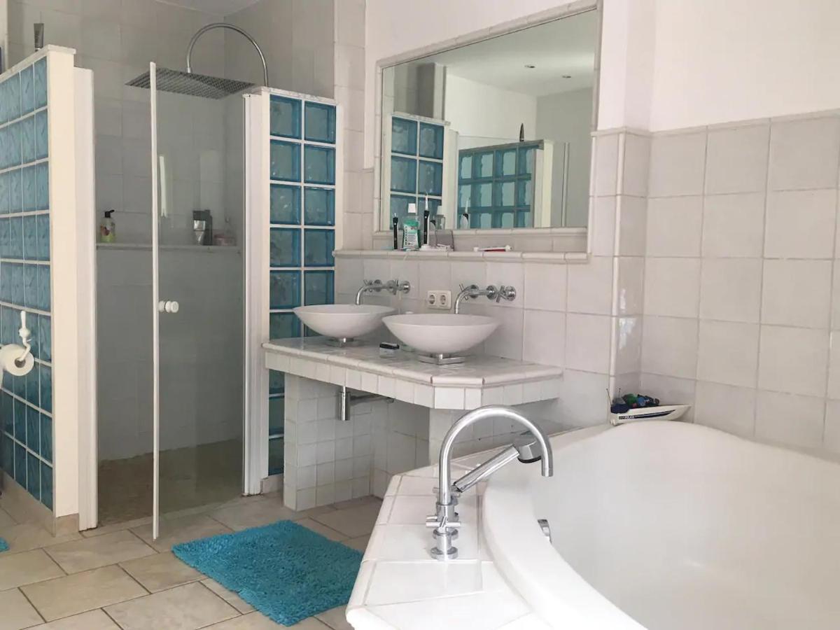 Frühstückspension Schönste Lage Am Rhein In Unmittelbarer Stadtnähe, Köln