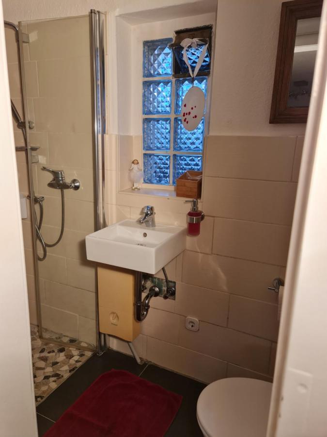 Schönste Lage Am Rhein In Unmittelbarer Stadtnähe, Frühstückspension